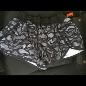 Lululemon hotty hot shorts sz 10